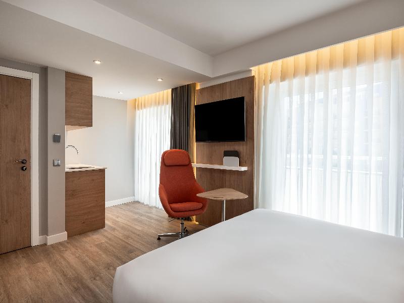 Holiday Inn Express & Suites Portimao by IHG image