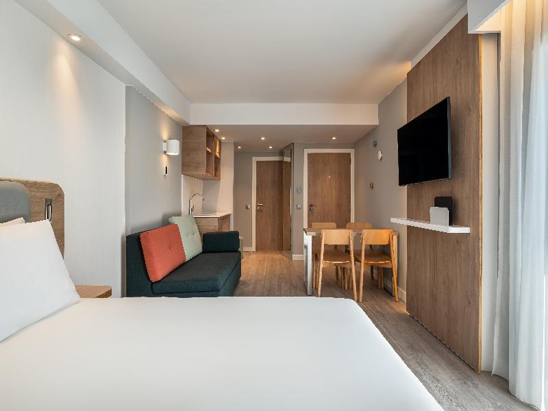 Holiday Inn Express & Suites Portimao by IHG image