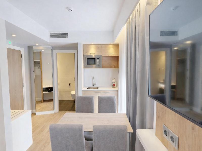 Holiday Inn Express & Suites Portimao by IHG image