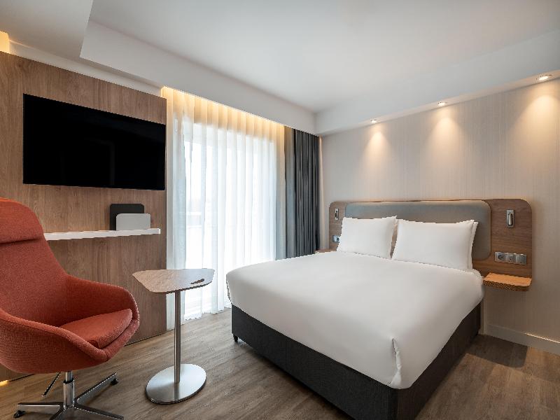 Holiday Inn Express & Suites Portimao by IHG image