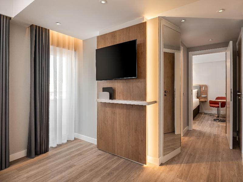 Holiday Inn Express & Suites Portimao by IHG image