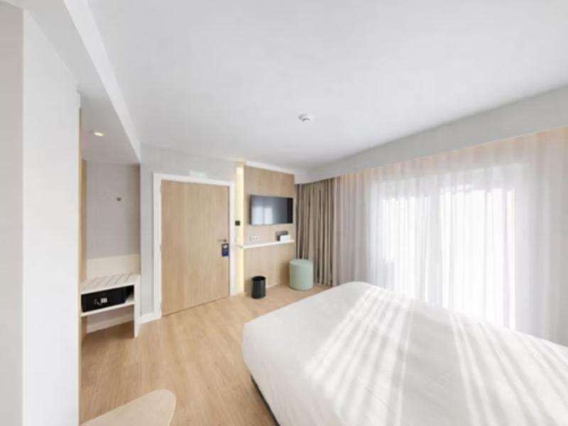 Holiday Inn Express & Suites Portimao by IHG image