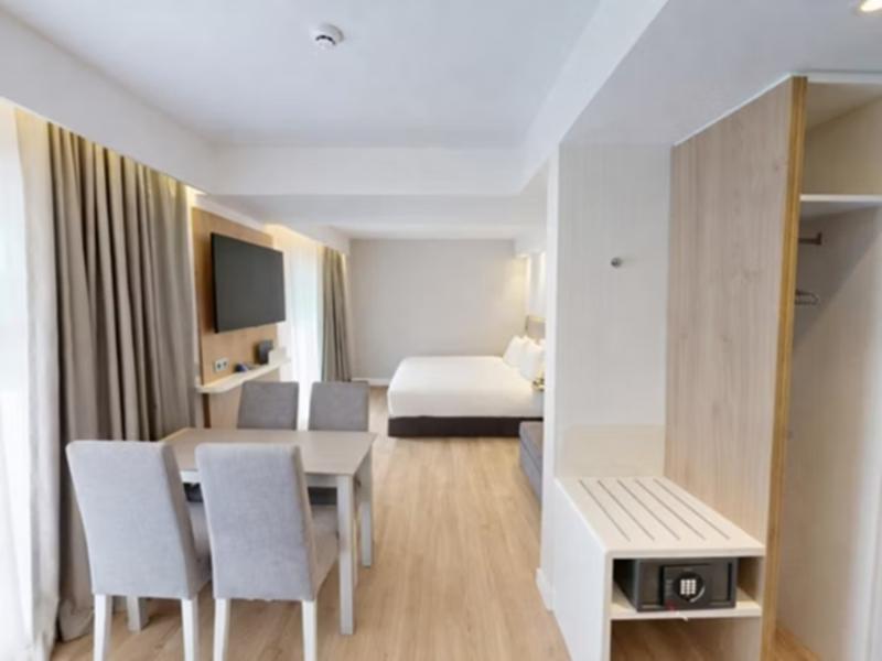 Holiday Inn Express & Suites Portimao by IHG image