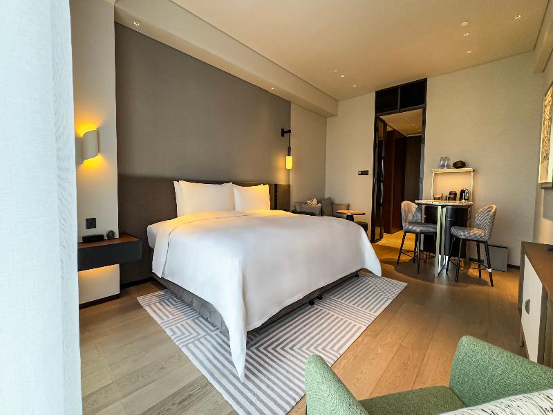 New World Guangzhou Hotel image