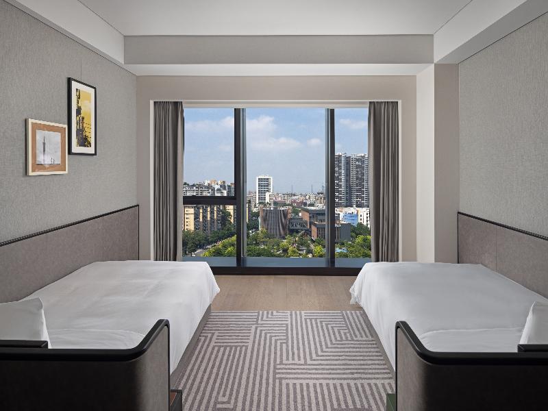 New World Guangzhou Hotel image