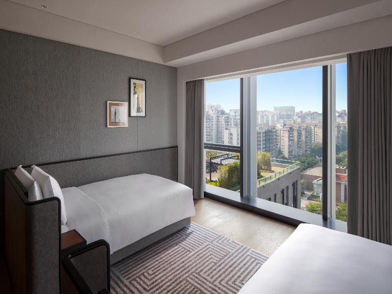 New World Guangzhou Hotel image