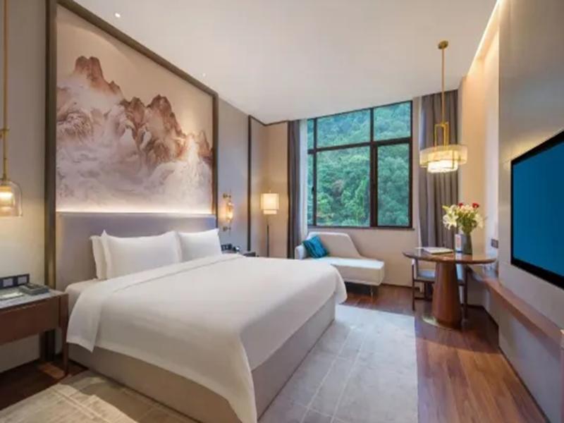 Superior King Size Bed Room with Hillside View