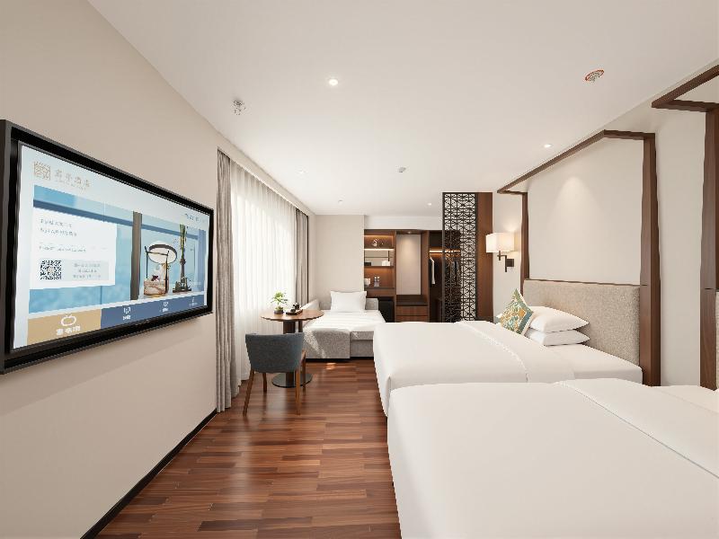 Family Six-Person Room