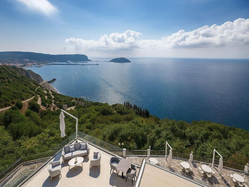 Hotiday Pozzuoli image