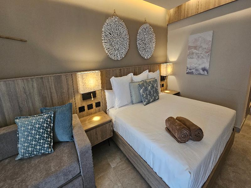 Serenade Caribe Club Family Beach Resort image