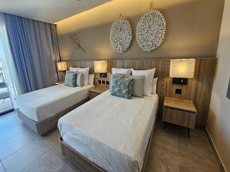 Serenade Caribe Club Family Beach Resort image