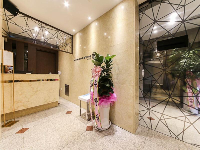 May Hotel image