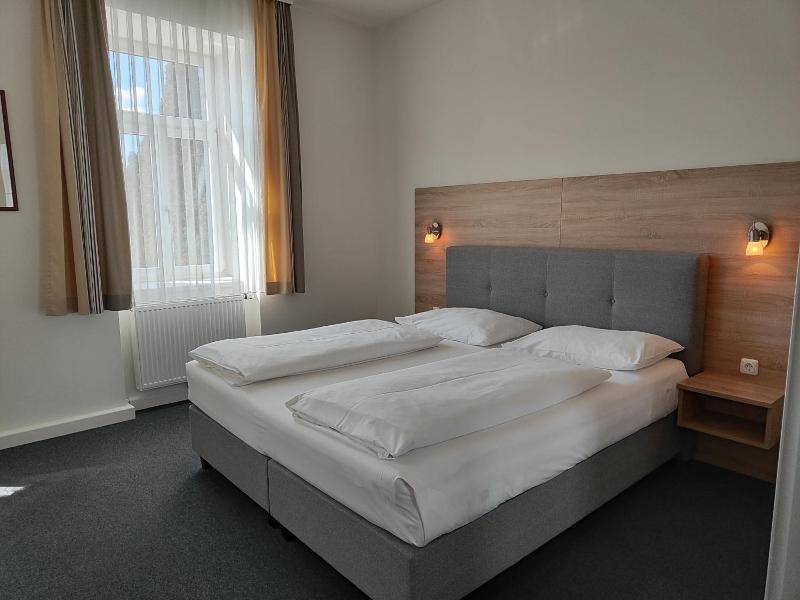 Gã¤stehaus Karl August image