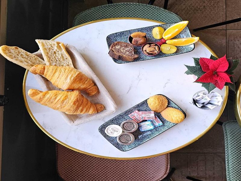 Hotel Des Iris image