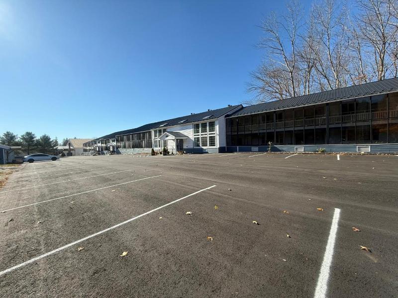 Travelodge By Wyndham Lincoln Near White Mountain image