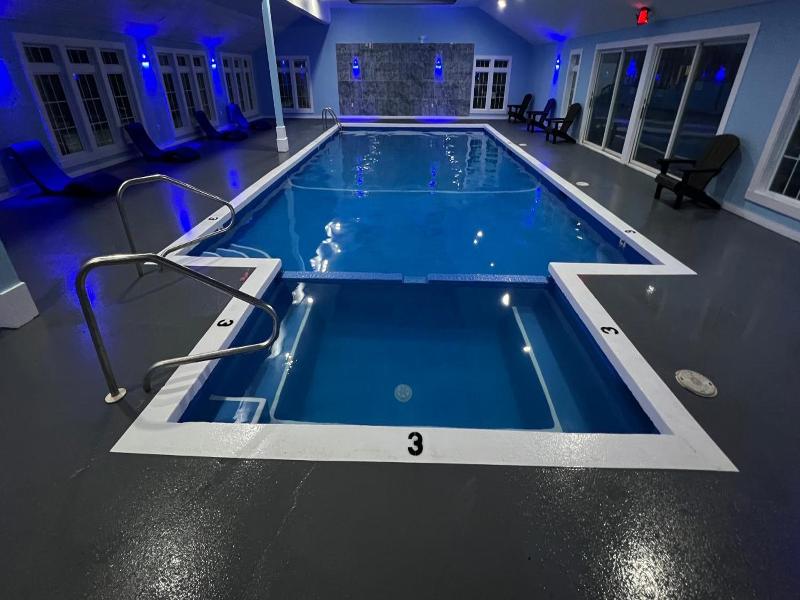 Travelodge By Wyndham Lincoln Near White Mountain image