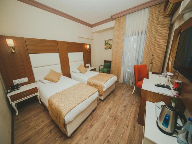 City Royal Hotel image