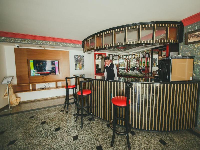 City Royal Hotel image