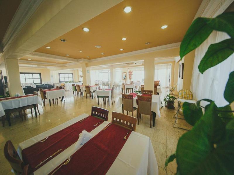 City Royal Hotel image