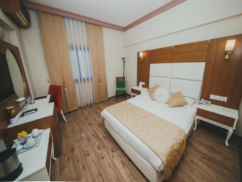 City Royal Hotel image