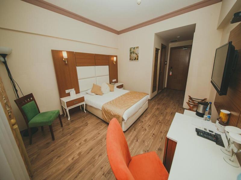 City Royal Hotel image