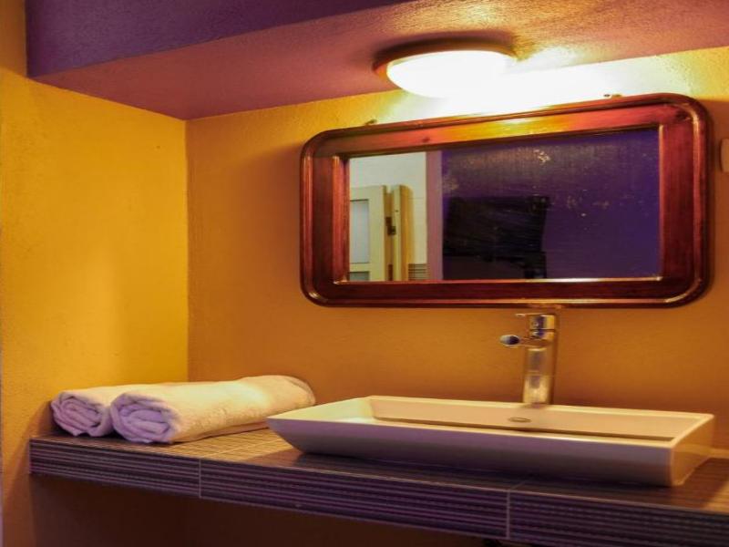 Oyo Hotel Oasis image