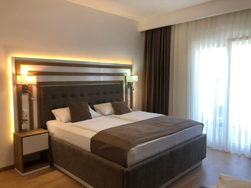 Hotel Rheinbrucke image