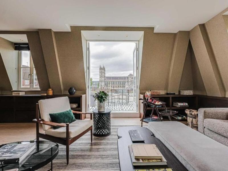Westminster Apartments By D'montrio image