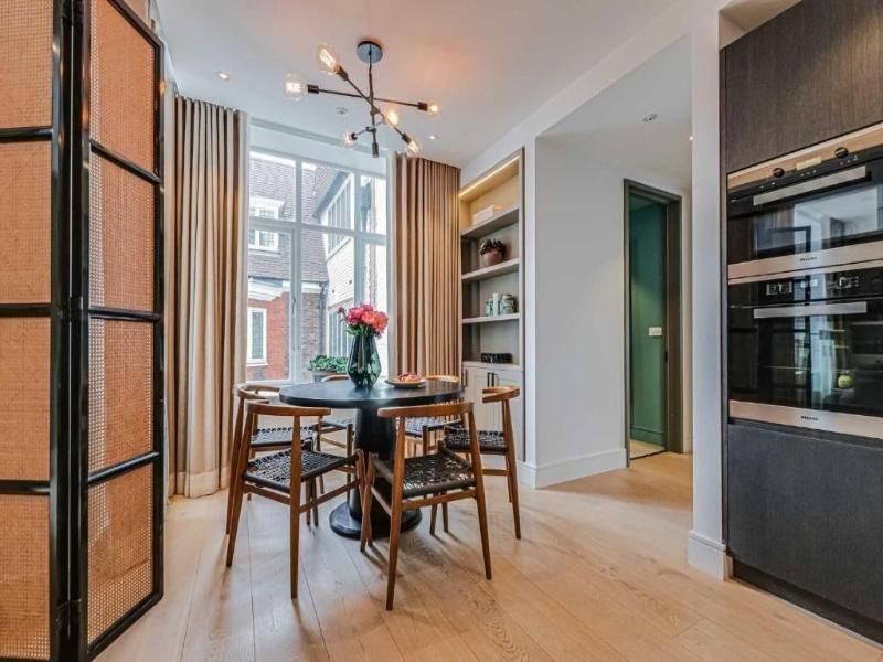 Westminster Apartments By D'montrio image