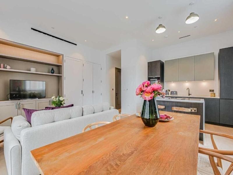 Westminster Apartments By D'montrio image