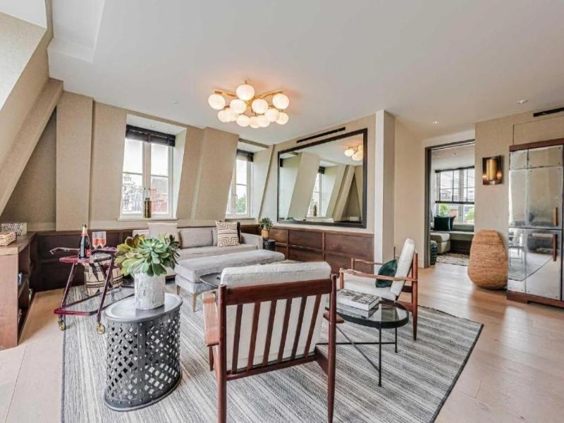 Westminster Apartments By D'montrio image