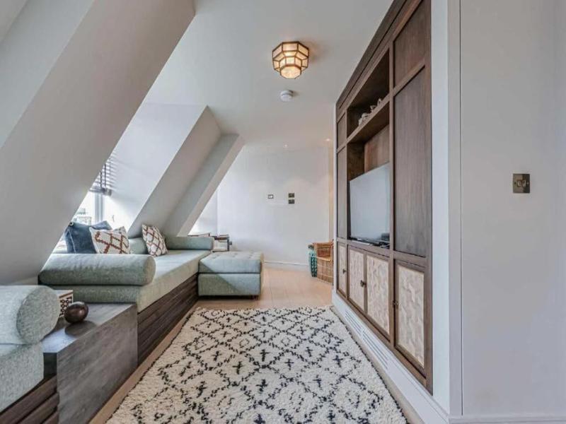 Westminster Apartments By D'montrio image