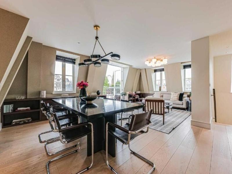Westminster Apartments By D'montrio image