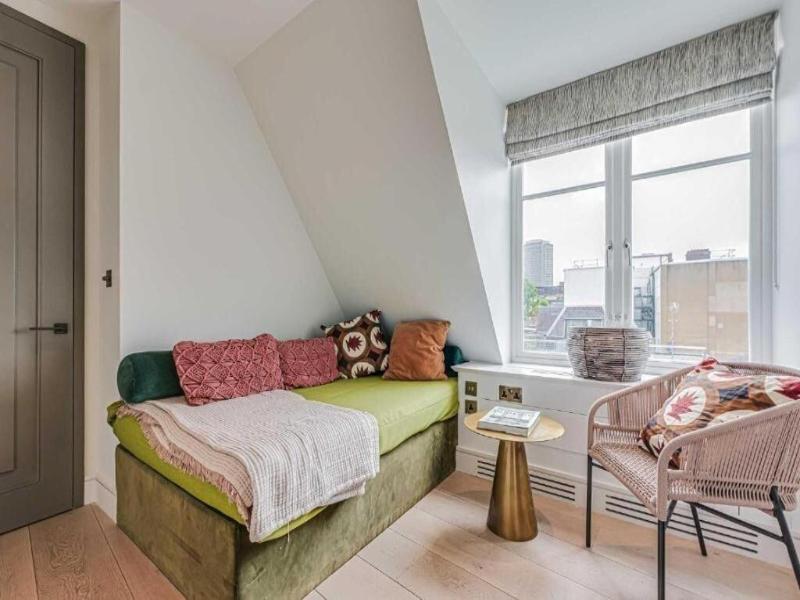 Westminster Apartments By D'montrio image