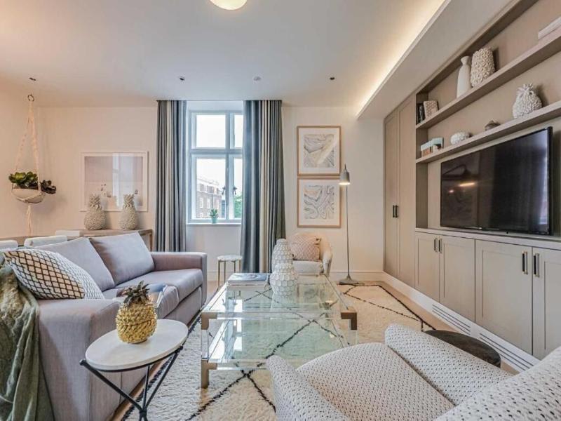 Westminster Apartments By D'montrio image