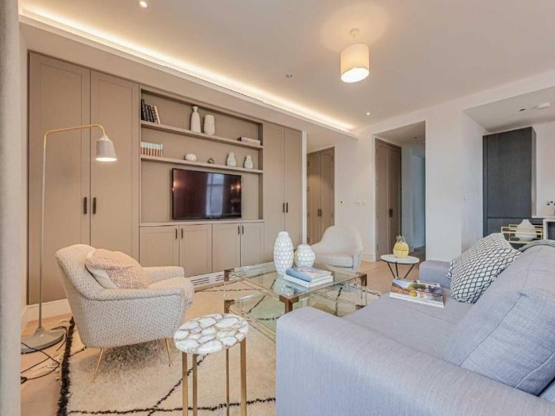 Westminster Apartments By D'montrio image