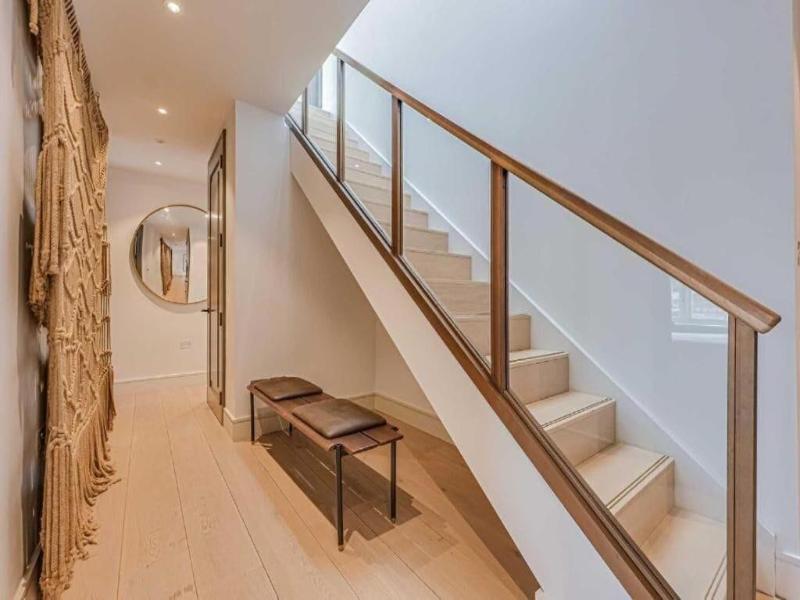 Westminster Apartments By D'montrio image