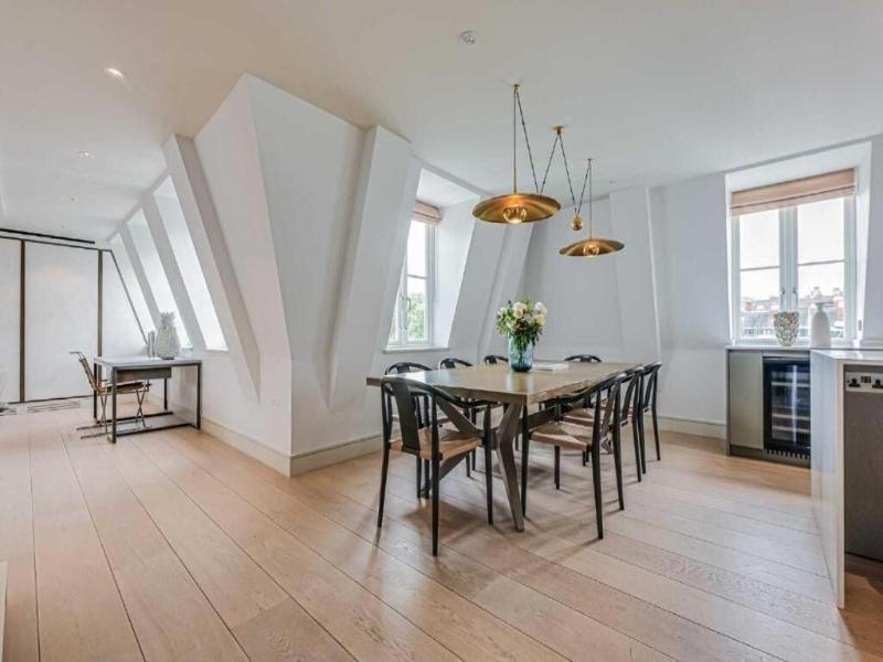 Westminster Apartments By D'montrio image