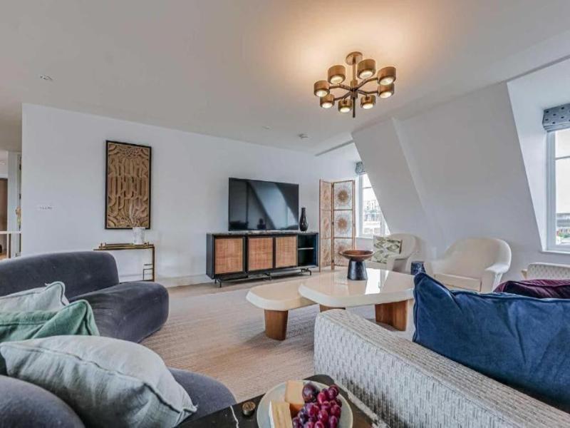 Westminster Apartments By D'montrio image
