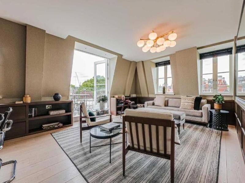 Westminster Apartments By D'montrio image