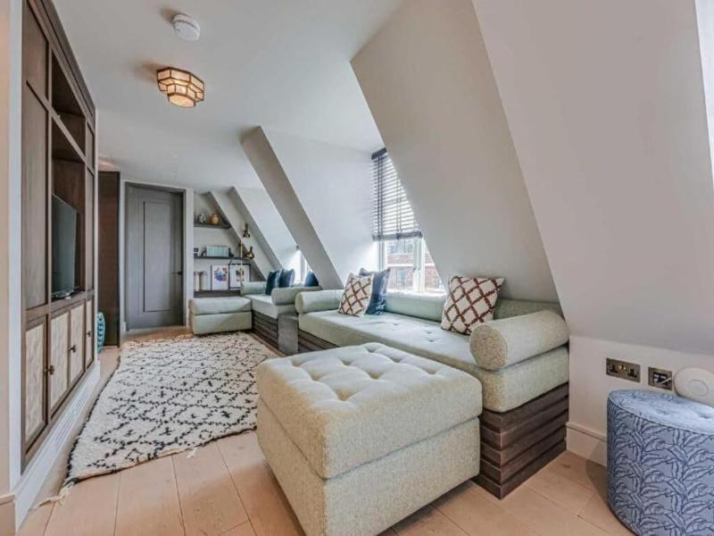 Westminster Apartments By D'montrio image