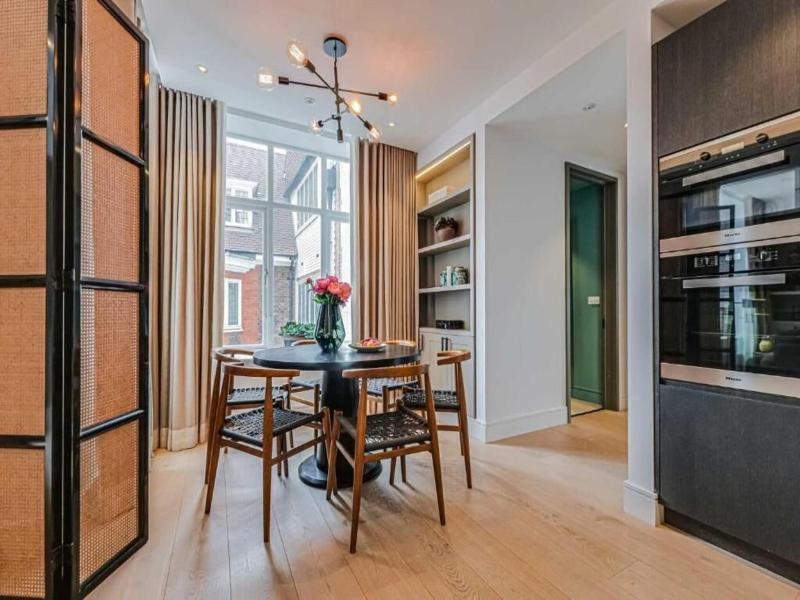 Westminster Apartments By D'montrio image