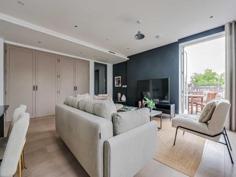 Westminster Apartments By D'montrio image