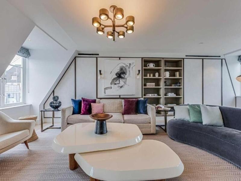 Westminster Apartments By D'montrio image