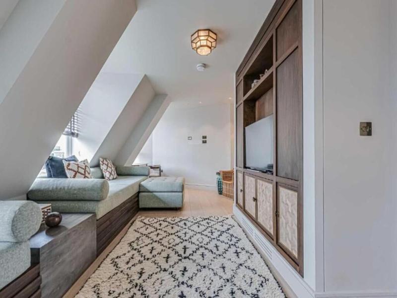 Westminster Apartments By D'montrio image