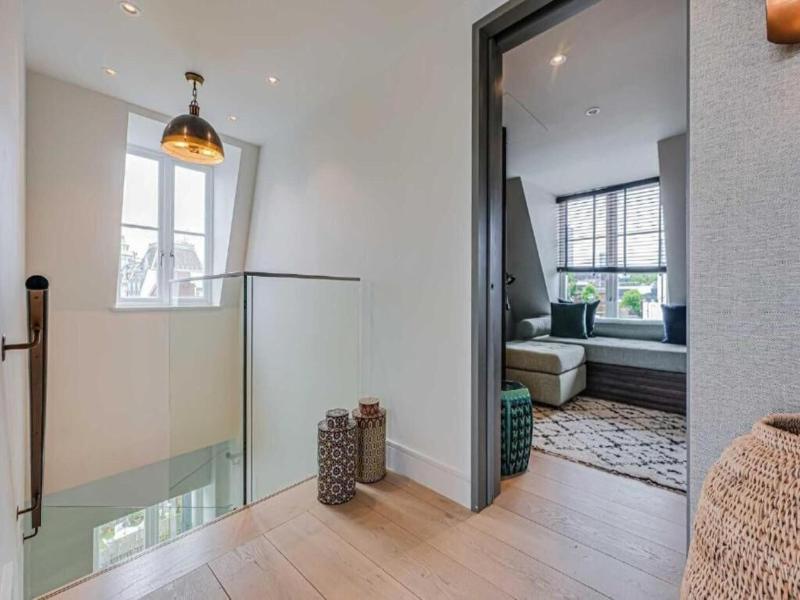 Westminster Apartments By D'montrio image
