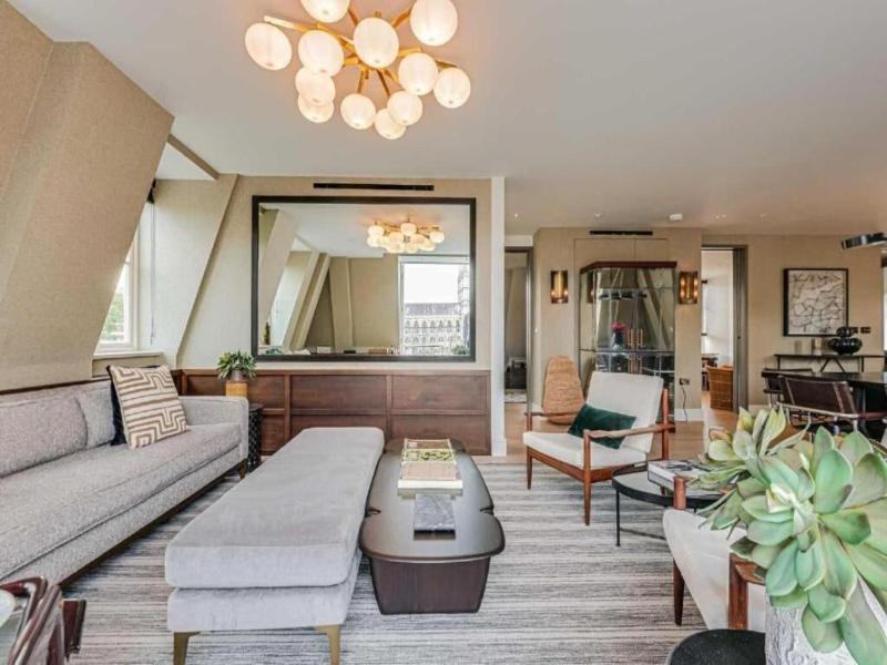 Westminster Apartments By D'montrio image