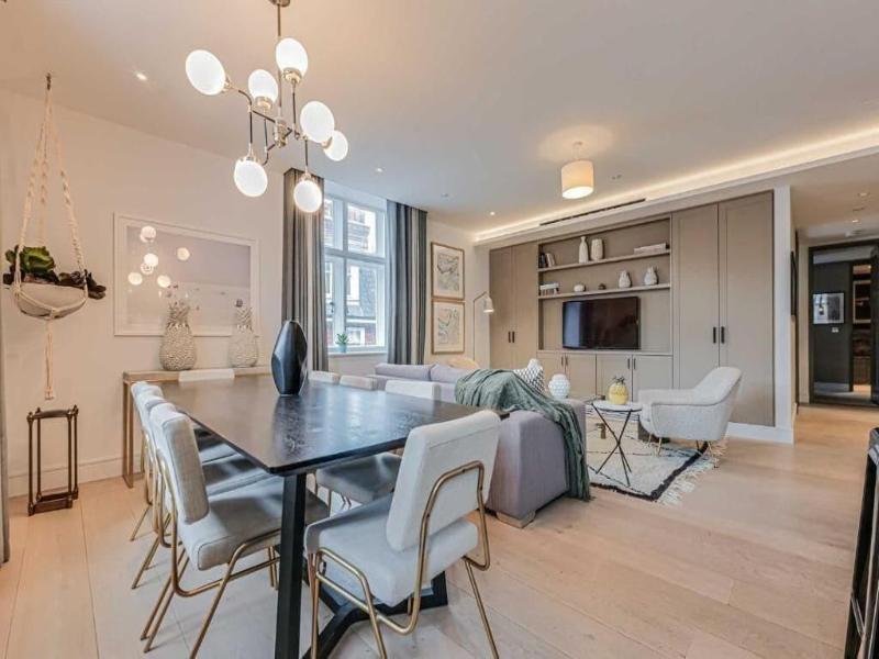 Westminster Apartments By D'montrio — restaurant