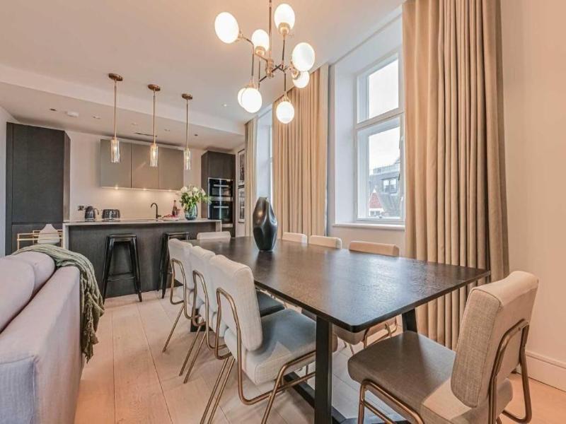 Westminster Apartments By D'montrio image