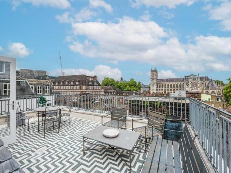 Westminster Apartments By D'montrio image